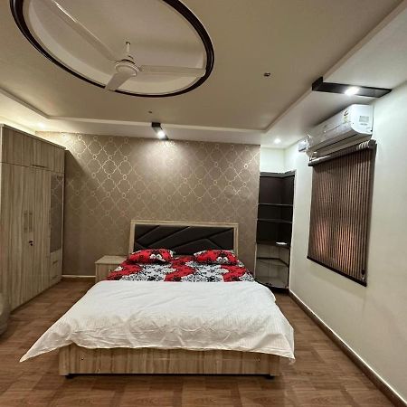 Sunrays - Unique 3Bhk In The Heart Of The City Gválijar Kültér fotó