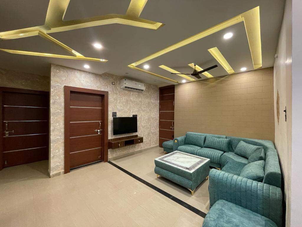 Sunrays - Unique 3Bhk In The Heart Of The City Gválijar Kültér fotó