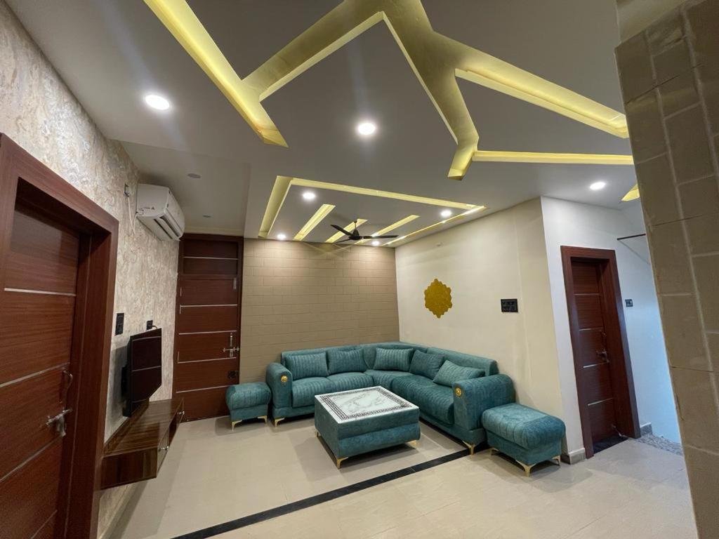Sunrays - Unique 3Bhk In The Heart Of The City Gválijar Kültér fotó